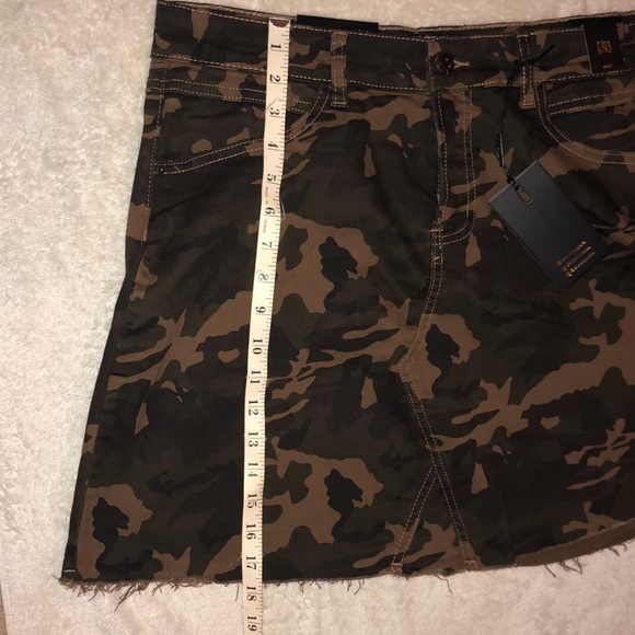 L&B Camo Print Mini Skirt Size 14 NWT - Picture 4 of 6